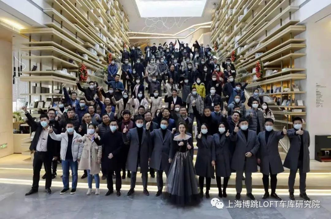 蛟河全国一百多人在华侨城汉口道6号参观研讨LOFT专利车库技术！